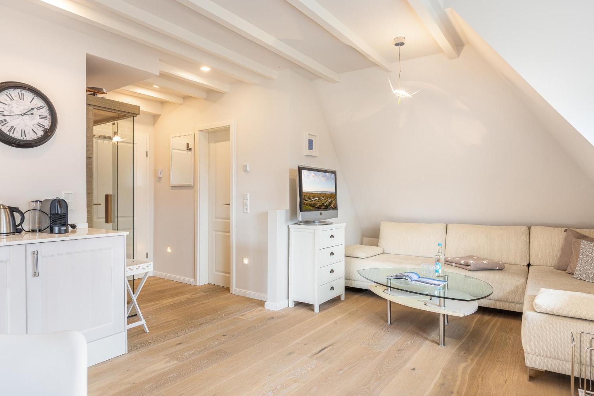 Juwel Apartment
